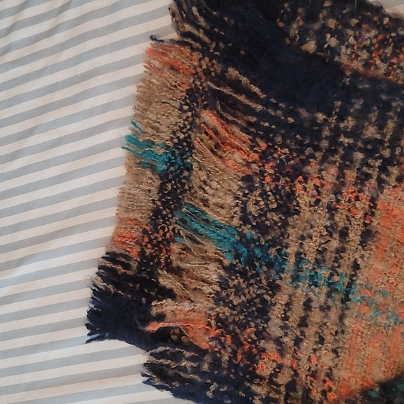 Gorgeous shawl xtra large scarf NWOT - Picture 2 of 3